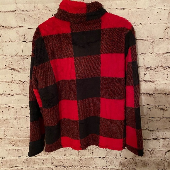 Cozy soft plaid pull over - Picture 9 of 11